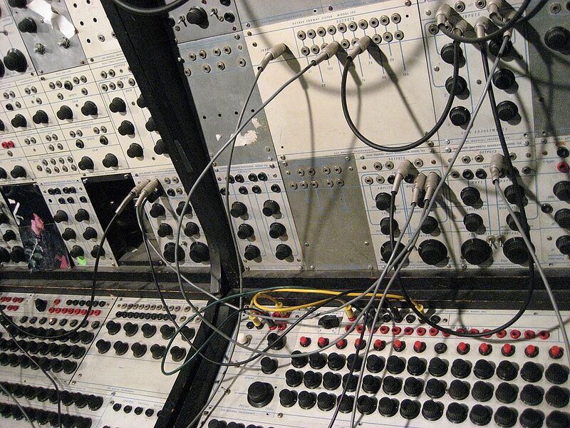 File:Buchla 100 @ NYU (closeup).jpg
